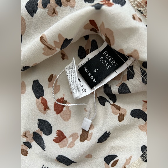 NWOT SHEIN | “Emery Rose” Neutral Print Notched Neckline Lantern Sleeve Blouse - Picture 6 of 7